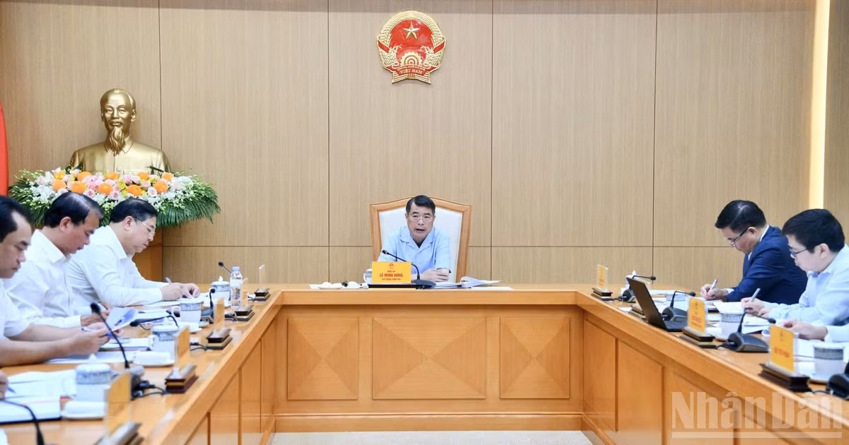 Thủ tướng Chính phủ Lê Minh Hưng chủ trì cuộc họp về bảo đảm cung ứng điện. (Ảnh: THANH GIANG)