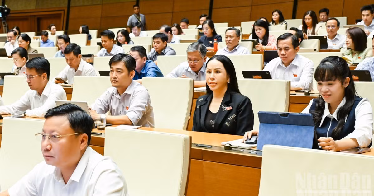 Quốc hội làm việc tại hội trường thông qua dự thảo Luật sửa đổi, bổ sung một số điều của Luật Trách nhiệm bồi thường của Nhà nước. (Ảnh: DUY LINH)