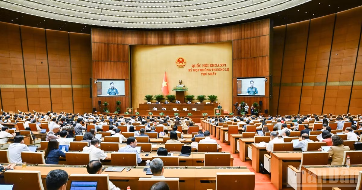 Quang cảnh phiên họp chiều 23/8. (Ảnh: DUY LINH)