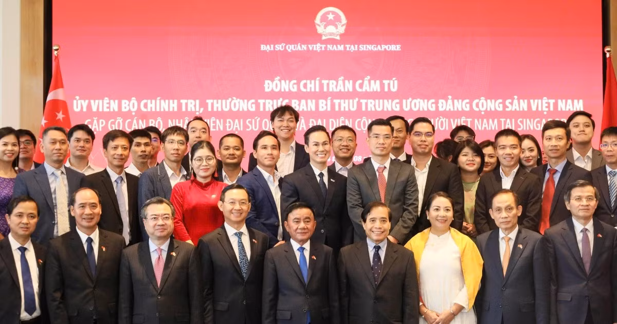 Đông đảo bà con kiều bào và cán bộ Đại sứ quán tham dự buổi gặp gỡ.