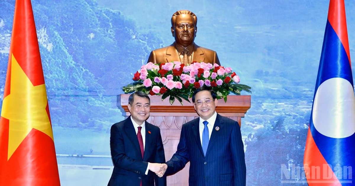 Thủ tướng Chính phủ Lê Minh Hưng và Chủ tịch Quốc hội Lào Sonexay Siphandone. (Ảnh: THANH GIANG) 