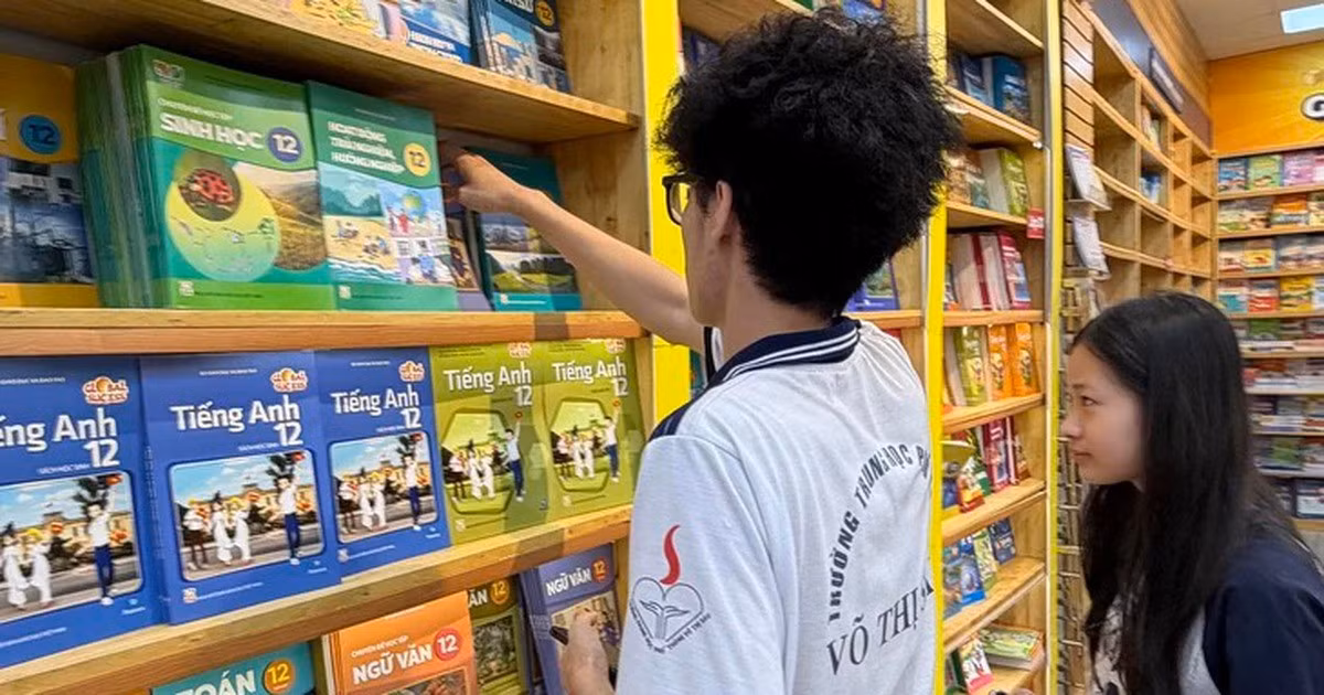 Thủ tướng chỉ đạo huy động tất cả nguồn lực, in ấn, cung ứng đủ sách giáo khoa, báo cáo trước 22/9