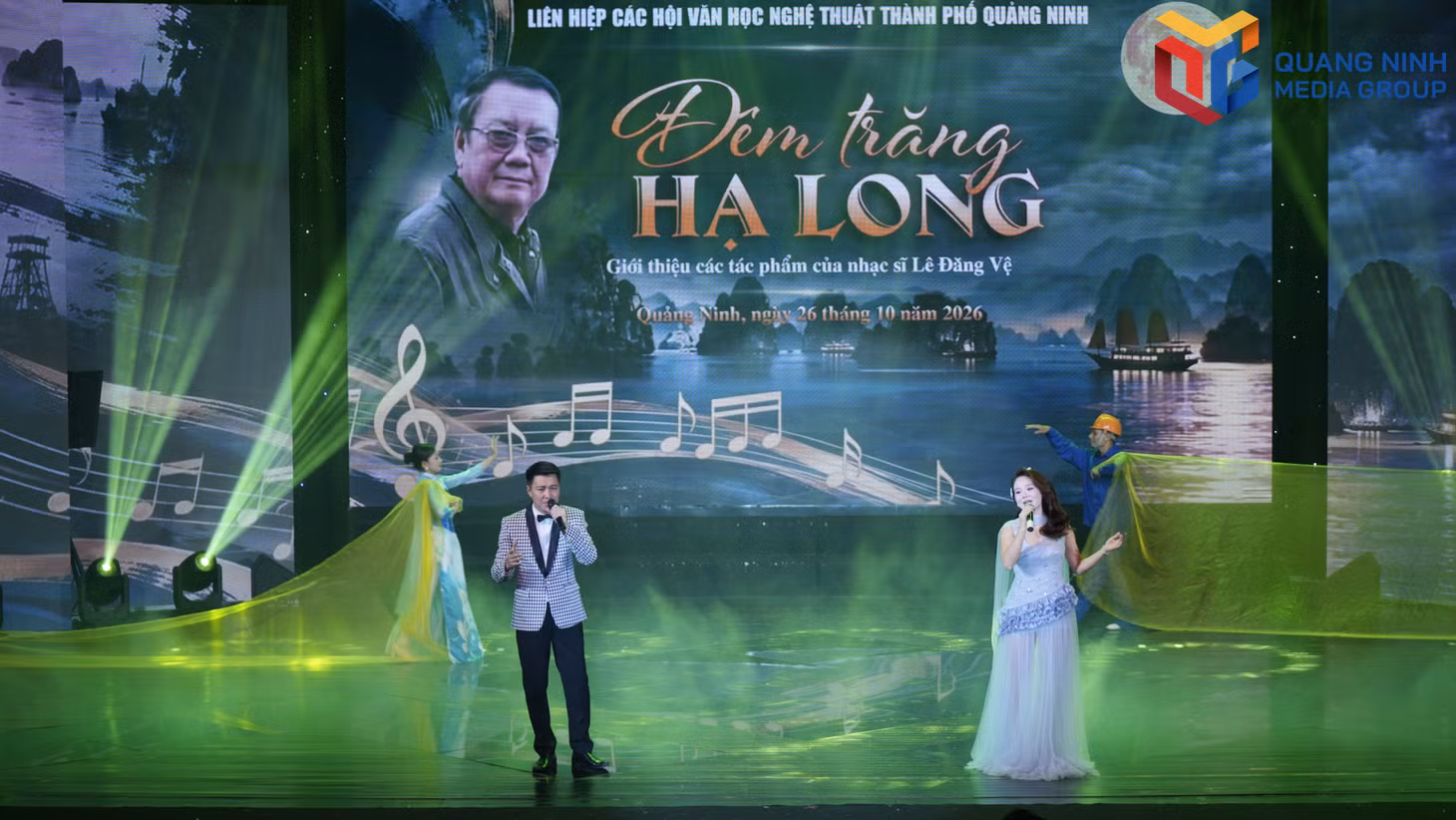 Màn song ca của Đức Trọng - Hồng Nhung trong ca khúc Tình yêu biển và than.
