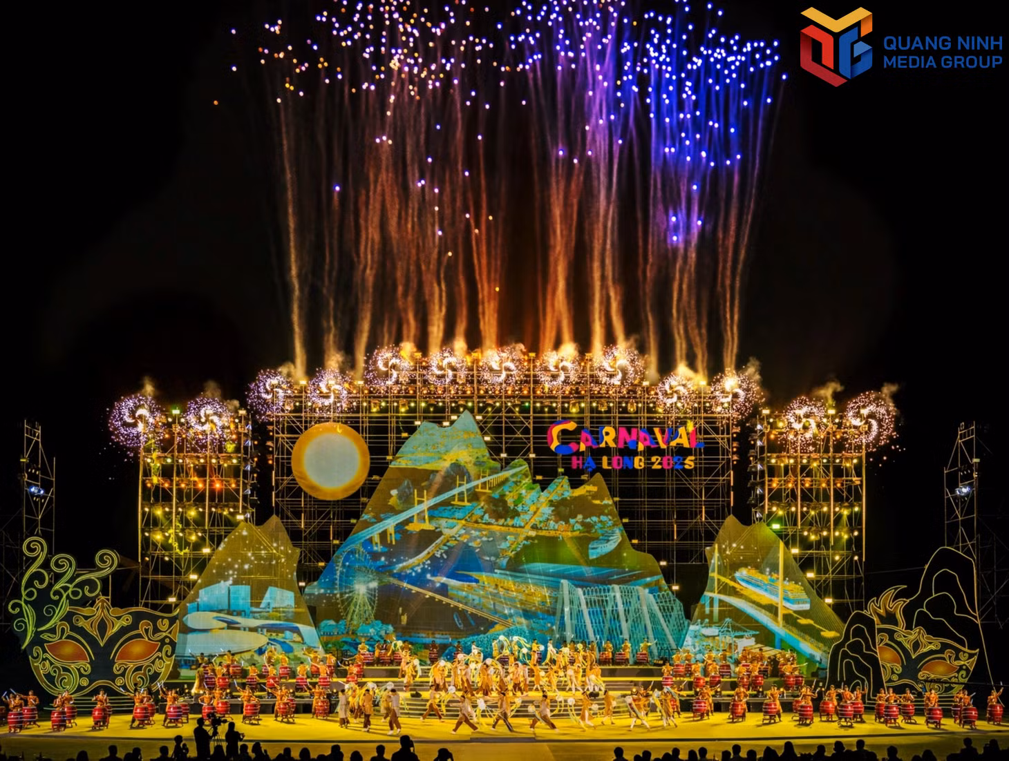 bqn_tr_san-khau-carnaval-ha-long-2025-voi-man-trinh-dien-3d-mapping-ket-hop-anh-sang.jpg