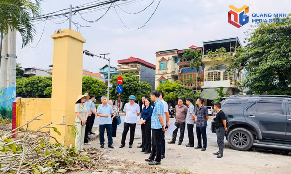 Đoàn giám sát HĐND thành phố làm việc tại phường Vàng Danh về quản lý, sử dụng tài sản công