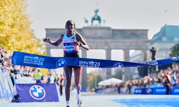 Tigst Assefa lỡ kỷ lục thế giới, Guye Adola vô địch nội dung nam tại giải Berlin Marathon