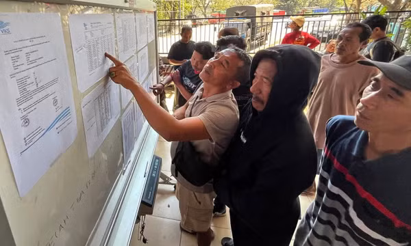 Indonesia tìm thấy 52 thi thể sau vụ lật phà
