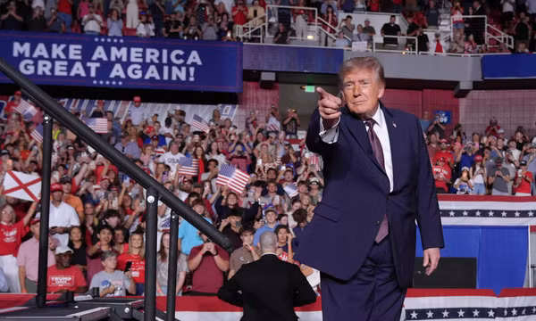 Tổng thống Mỹ Donald Trump vận động cho các ứng viên Cộng hòa tại Alabama