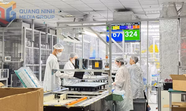 Thi đua lao động tại Nhà máy Ô tô Thành Công Việt Hưng.
