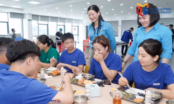 Bữa cơm công đoàn tại Công ty TNHH Autoliv Việt Nam.
