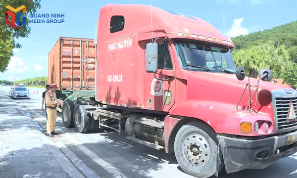 Quản lý chặt xe container, góp phần bảo đảm ATGT