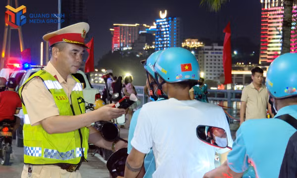 Đảm bảo an toàn giao thông, tận tình hỗ trợ nhân dân