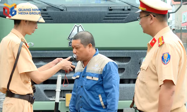 “Quyết liệt xử lý phương tiện vi phạm để kéo giảm TNGT”