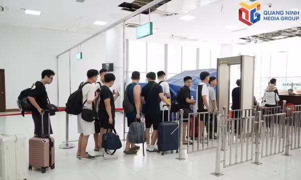 Sôi động giao thương qua cửa khẩu Móng Cái