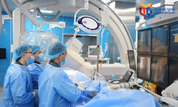 Kíp can thiệp tim mạch Bệnh viện Sản Nhi Quảng Ninh triển khai thường quy kỹ thuật can thiệp tim mạch cho bệnh nhi.