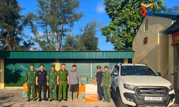 Phương tiện cùng số trứng gà non đông lạnh bị lực lượng chức năng phát hiện, đưa về Đồn Biên phòng Trà Cổ để xác minh, xử lý.