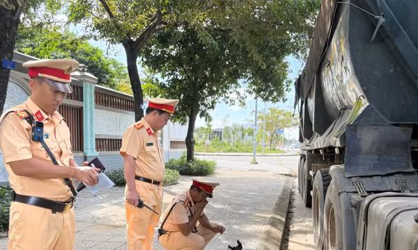 Công an TP Huế: Kiên quyết xử lý phương tiện quá khổ, quá tải