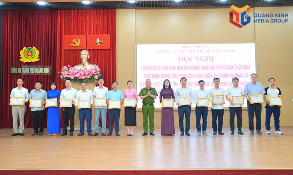 Tuyên dương điển hình và phát động phong trào Toàn dân PCCC