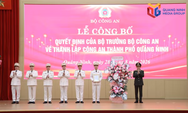 Công bố Quyết định thành lập Công an thành phố Quảng Ninh