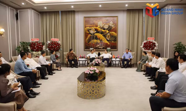 Đồng chí Bí thư Tỉnh ủy tiếp xã giao Đoàn đại biểu 3 tỉnh Bắc Lào