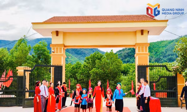 Gần 372.000 học sinh TP Quảng Ninh hân hoan khai giảng năm học mới 2026-2027