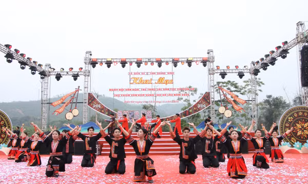 Văn hóa, con người - Nền tảng cho phát triển bền vững