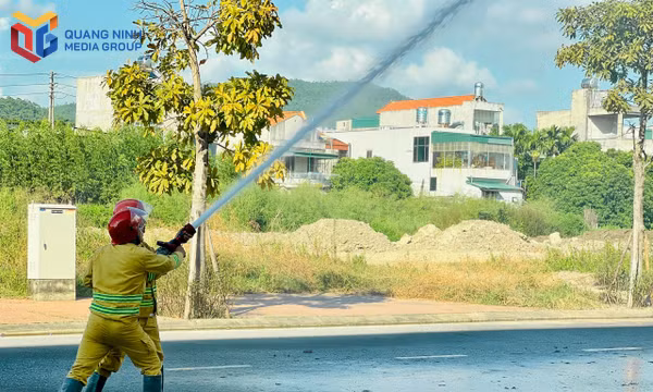 Thực hành chữa cháy tại KCN Đông Mai.