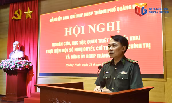 Đại tá Vũ Văn Hưng, Bí thư Đảng uỷ, Chính ủy Bộ đội Biên phòng TP Quảng Ninh phát biểu chỉ đạo hội nghị.