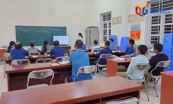 Lớp học xóa mù chữ cho bà con dân tộc Dao xã Lục Hồn, TP Quảng Ninh