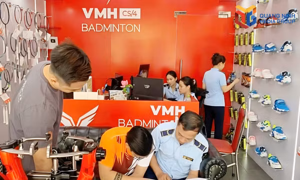 Đội QLTT số 3 kiểm tra việc chấp hành pháp luật của một cửa hàng kinh doanh trên địa bàn đơn vị quản lý.
