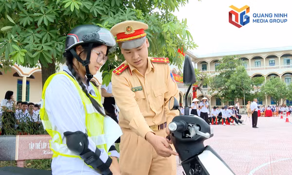 Hướng dẫn học sinh lái xe an toàn - Nỗ lực xây dựng văn hóa giao thông học đường