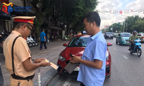 Vượt xe không đúng quy định - Nguy cơ TNGT từ sự chủ quan