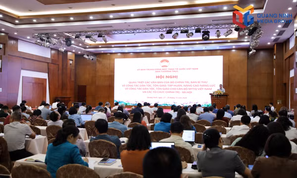 Quán triệt các văn bản của Bộ Chính trị, Ban Bí thư về công tác dân tộc, tôn giáo