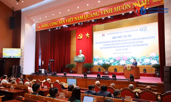 Gặp mặt nhân kỷ niệm 90 năm Ngày truyền thống công nhân Vùng mỏ - truyền thống ngành Than