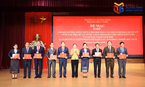 Bế mạc Lớp bồi dưỡng kiến thức cho cán bộ lãnh đạo, quản lý tỉnh Xay Nhạ Bu Ly (Lào)