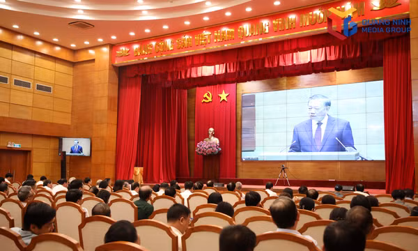Hội nghị toàn quốc quán triệt, triển khai thực hiện Nghị quyết Trung ương 4