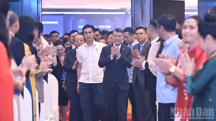 Thủ tướng Chính phủ Lê Minh Hưng dự Lễ kỷ niệm 20 năm thành lập Hiệp hội Doanh nghiệp nhỏ và vừa Việt Nam. (Ảnh: TRẦN HẢI)