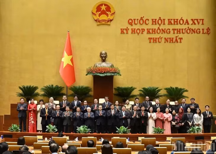 Chủ tịch Quốc hội Trần Thanh Mẫn cùng các đại biểu tại Lễ công bố Nghị quyết của Ủy ban Thường vụ Quốc hội về việc thành lập Tổ chức Nghị sĩ hữu nghị Việt Nam của Quốc hội khóa XVI.
