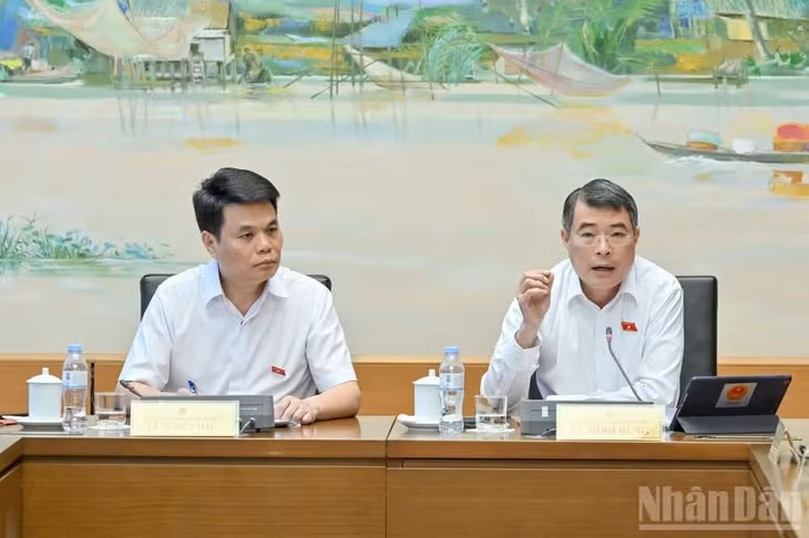 Thủ tướng Lê Minh Hưng nhấn mạnh việc chuyển tư duy từ "bắt buộc phải sở hữu nhà, có nhà" sang "có nơi ở lâu dài". (Ảnh: THỦY NGUYÊN)