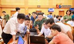 Các cán bộ kỹ thuật tham gia diễn tập xử lý các tình huống trong kịch bản.