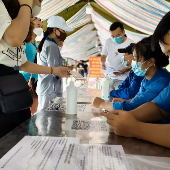 NỐI DÀI NHỮNG CÁNH TAY PHÒNG DỊCH