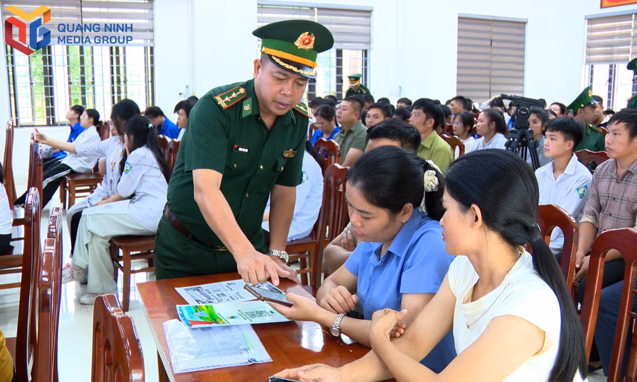 Đồng hành chuyển đổi số cùng nhân dân biên giới